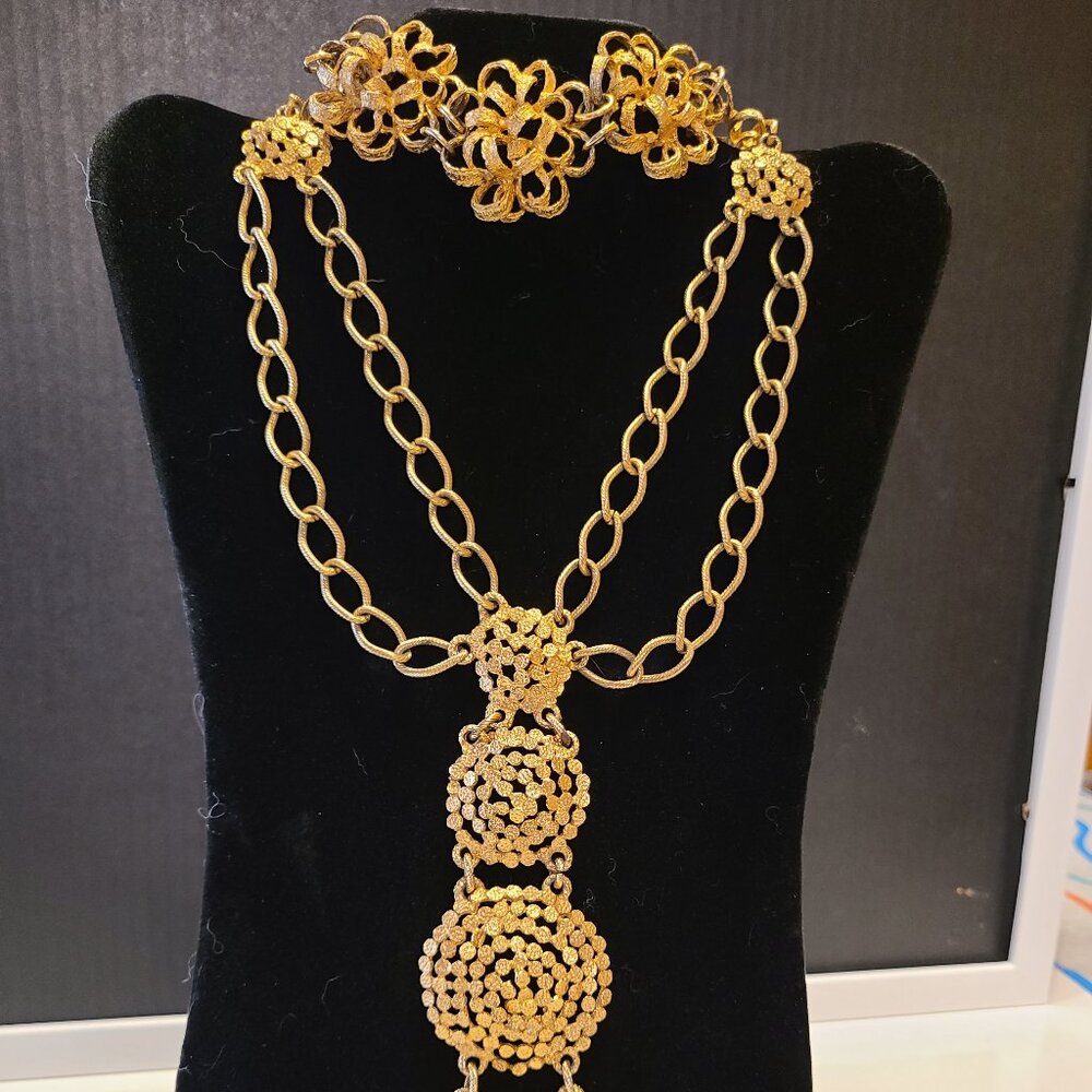 Vintage gold-tone bold medallion statement necklace - Picture 1 of 11